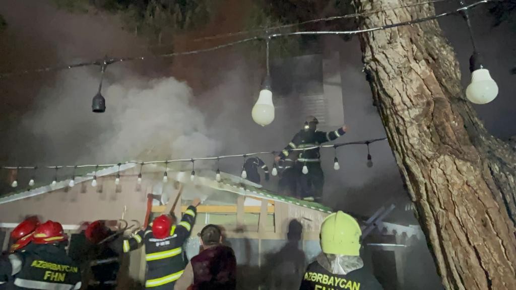 Bakıda restorandakı yanğın söndürüldü - YENİLƏNİB (FOTOLAR/VİDEO)